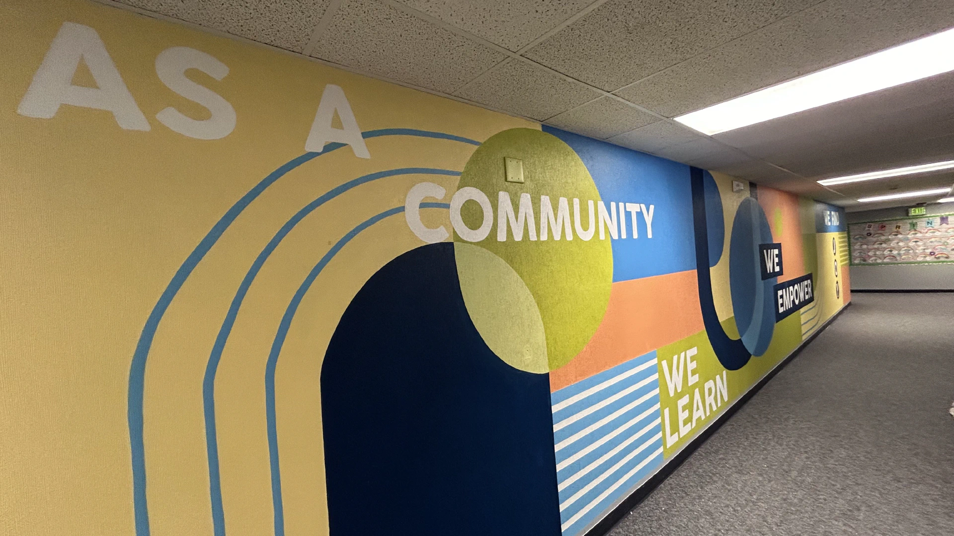 Gallery hutchinson elementary hallway1